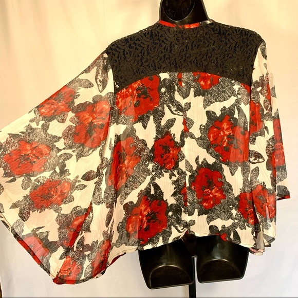 Eye Candy Sheer Floral and Lace Shawl / Coverup - Picture 6 of 8